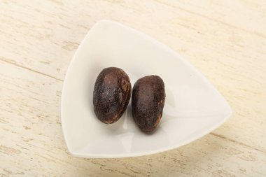 Kabın içinde iki Nutmegs 