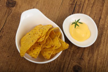 Nacho peynirli sos ile