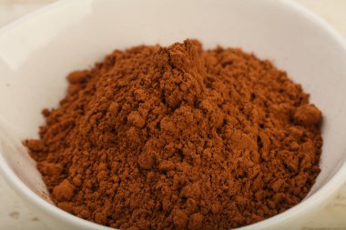 Kabın içinde kakao tozu 