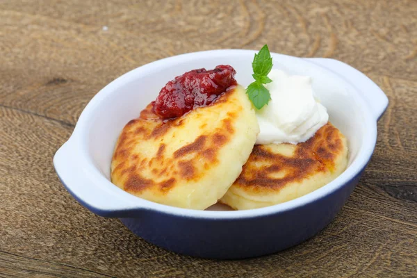 Panqueque de queso con mermelada —  Fotos de Stock