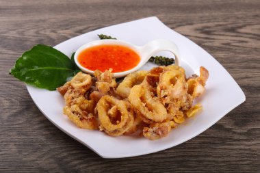 Kızarmış kalamar halkaları