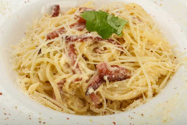 Pasta Carbonara mit Parmesan — Stockfoto