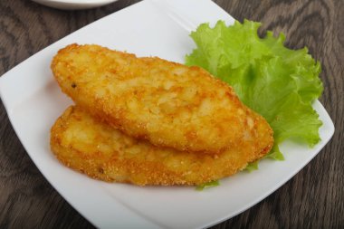 plaka üzerinde patates pancakes