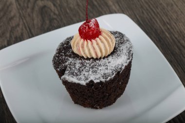 cherry ile çikolatalı kek