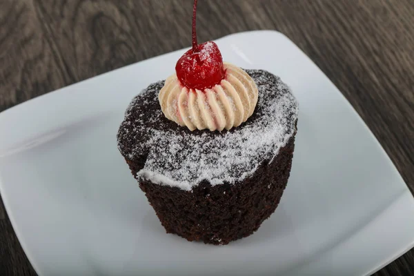 cherry ile çikolatalı kek