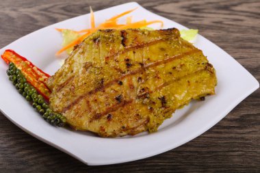 Yeşil köri ile ızgara et