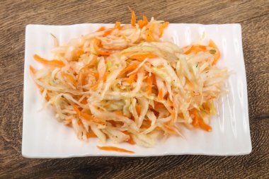 Çiğ lahana turşusu