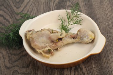 Haşlanmış tavuk budu