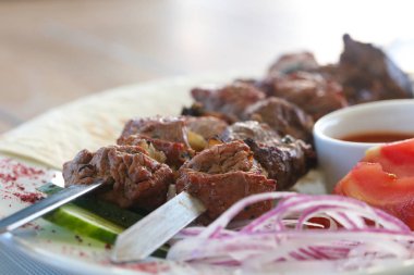 Sığır eti Barbekü sos ile