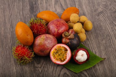 Tropikal meyve karışımı