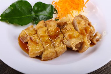 Teriyaki tavuk sesam tohumları ile