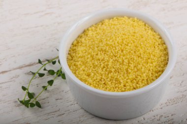 Kabın içinde ham coiscous 