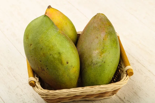 Frutta tropicale - mango — Foto Stock