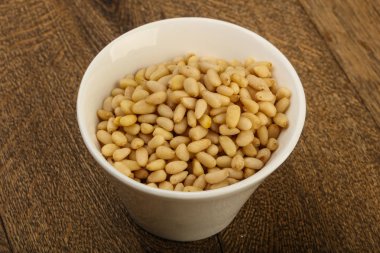 kabın içinde sedir fındık 