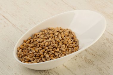 Kabın içinde buğday taneleri