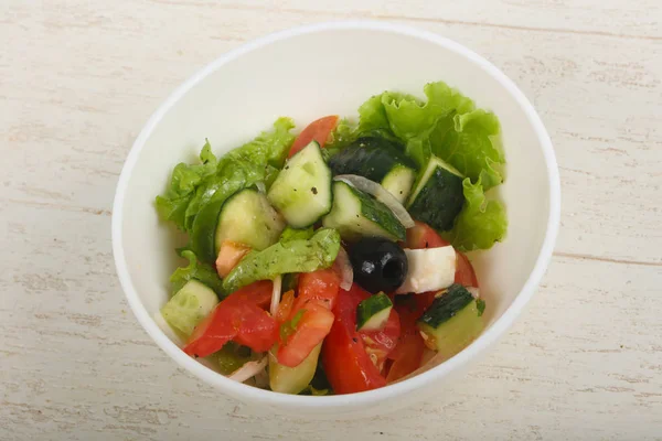 Ensalada griega con aceitunas —  Fotos de Stock