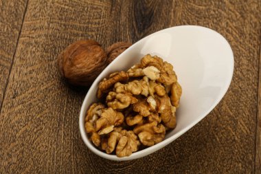 Kabın içinde açık ceviz