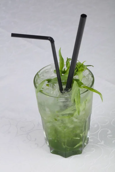 Cocktail de Tarragon frio — Fotografia de Stock