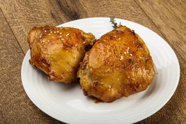 Kızarmış tavuk butları.