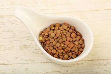 Kabın içinde ham mercimek