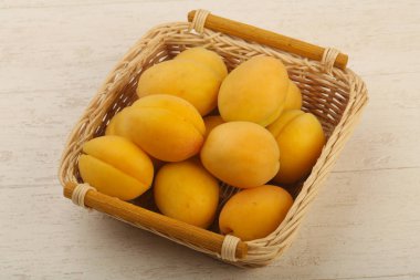 Olgun tatlı kayısı