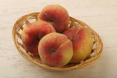 Olgun tatlı şeftali