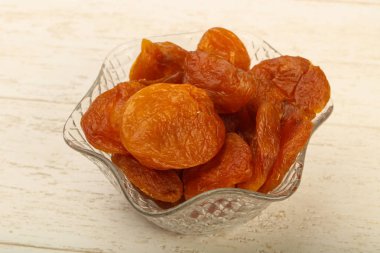 Kasede kurutulmuş kayısı.