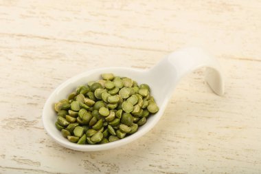 yeşil bezelyeler kasede