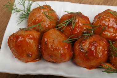 Domates soslu köfte.