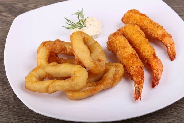 Calamares y camarones Tempura — Foto de Stock