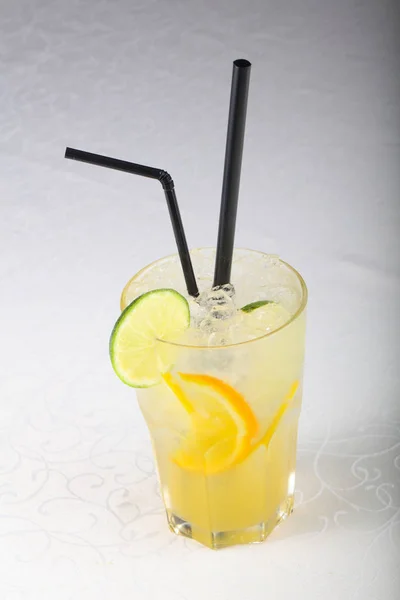 Limonata fatta in casa in vetro — Foto Stock