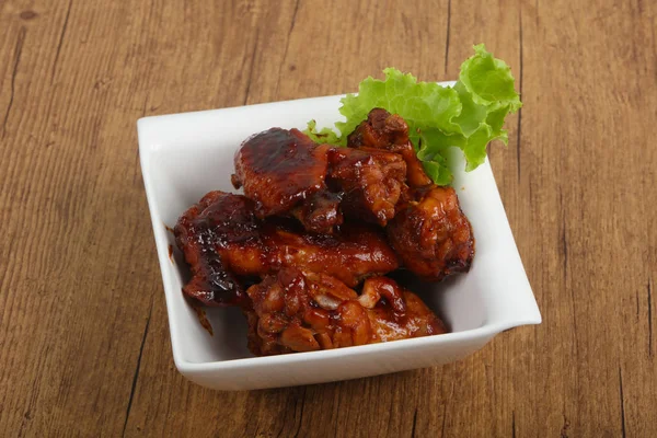 Kızarmış tavuk kanadı.