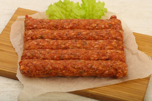 Salsichas de carne crua — Fotografia de Stock