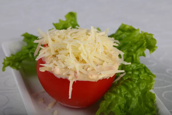 Tomate relleno con queso — Foto de Stock