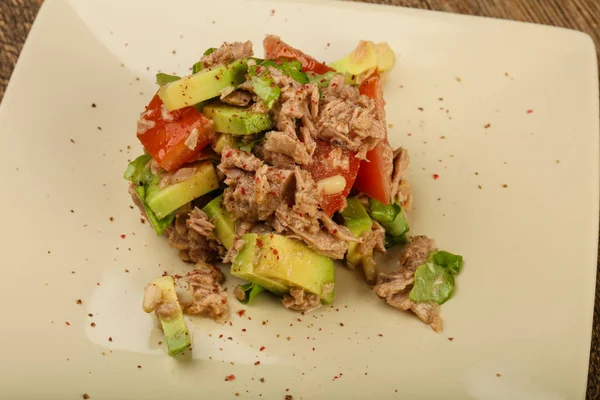 Tuna and avocado salad — Stock Photo, Image