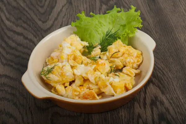 Ovos mexidos ao pequeno-almoço — Fotografia de Stock