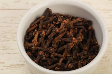 Kabın içinde tohum karanfil