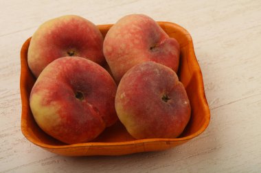 Sepete tatlı şeftali