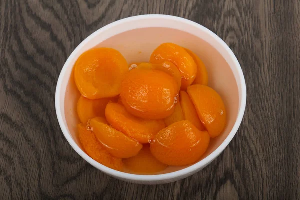 Tatlı konserve kayısı