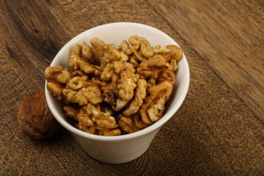 Kabın içinde açık ceviz