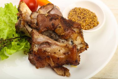 Kavrulmuş domuz diz