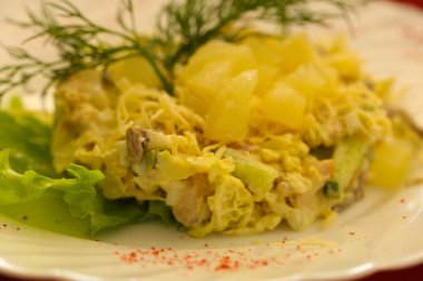Ananas Tavuk salatası
