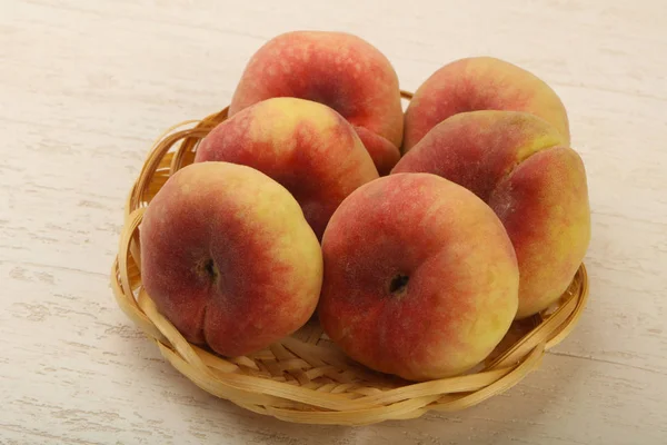 Tatlı ve sulu şeftali