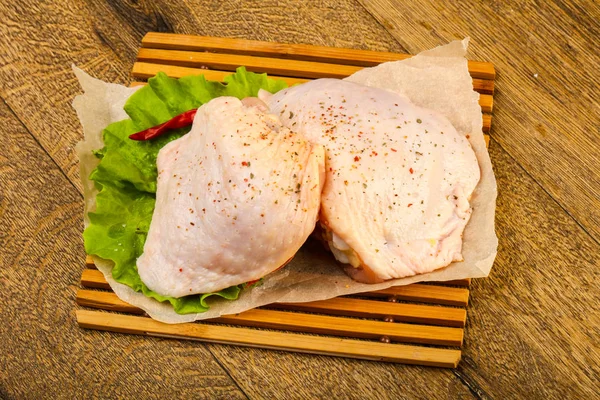 Raw chicken thigh — Stock Photo, Image