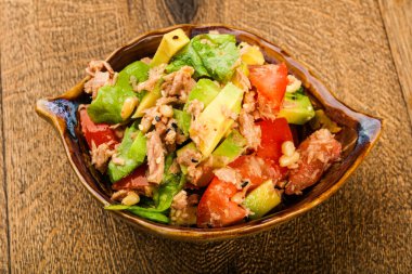 Ton balığı ve Avokado salatası