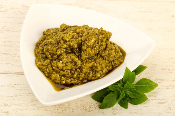 A tálban pesto szósszal — Stock Fotó