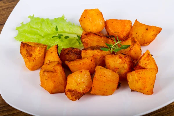 Gebakken aardappel met kruiden — Stockfoto