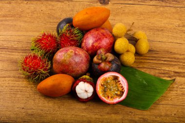 Tropikal meyve karışımı