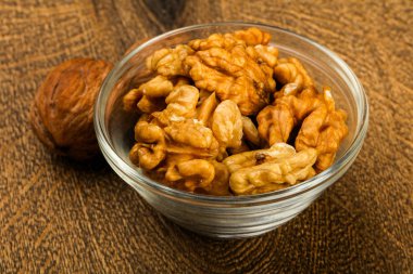 Kabın içinde açık ceviz