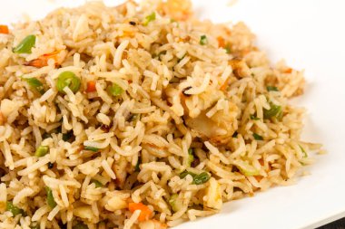 Karides ile kızarmış pirinç